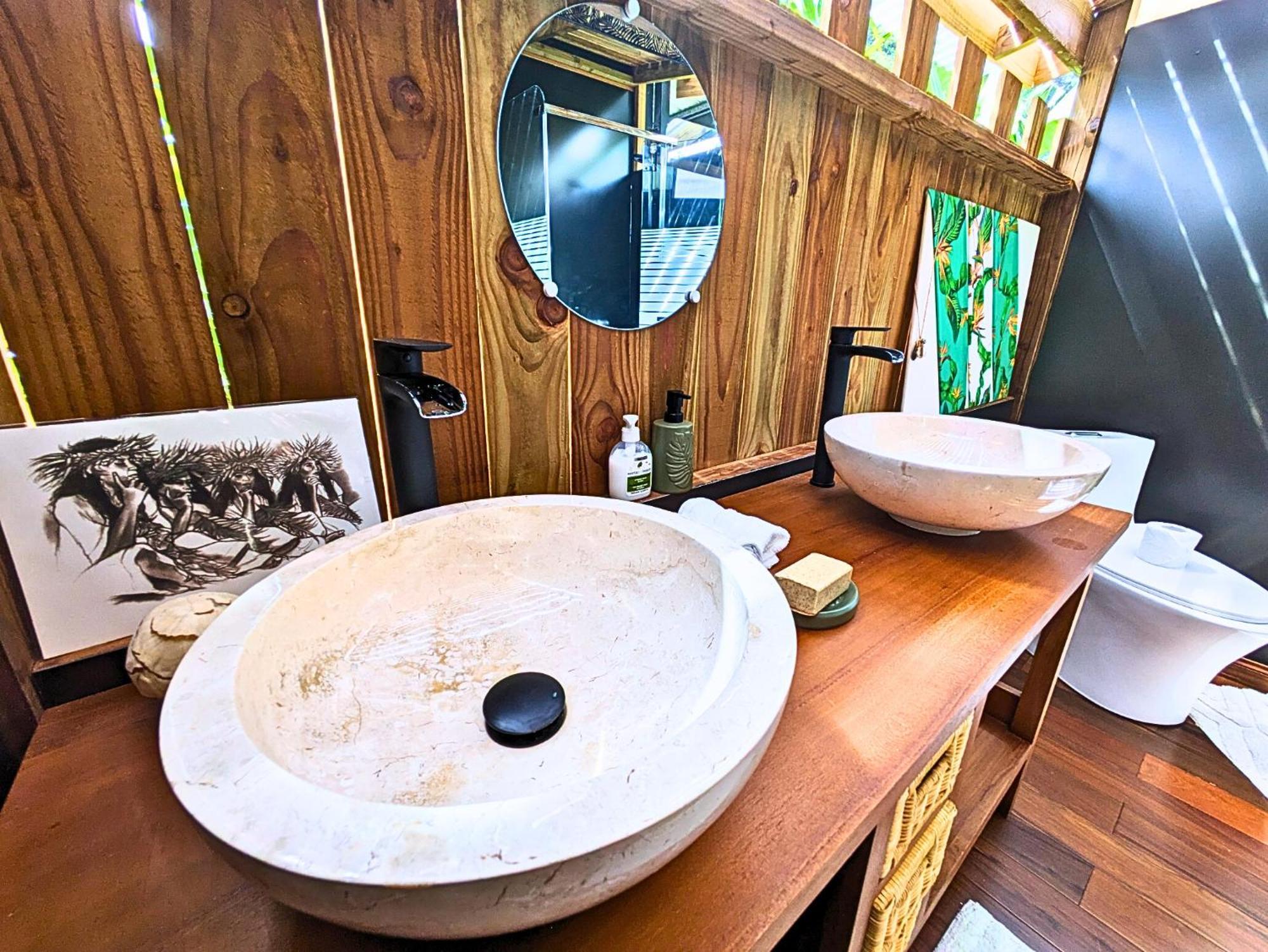 Natura Om Teahupoo Surf Lodge Toanoano Eksteriør bilde