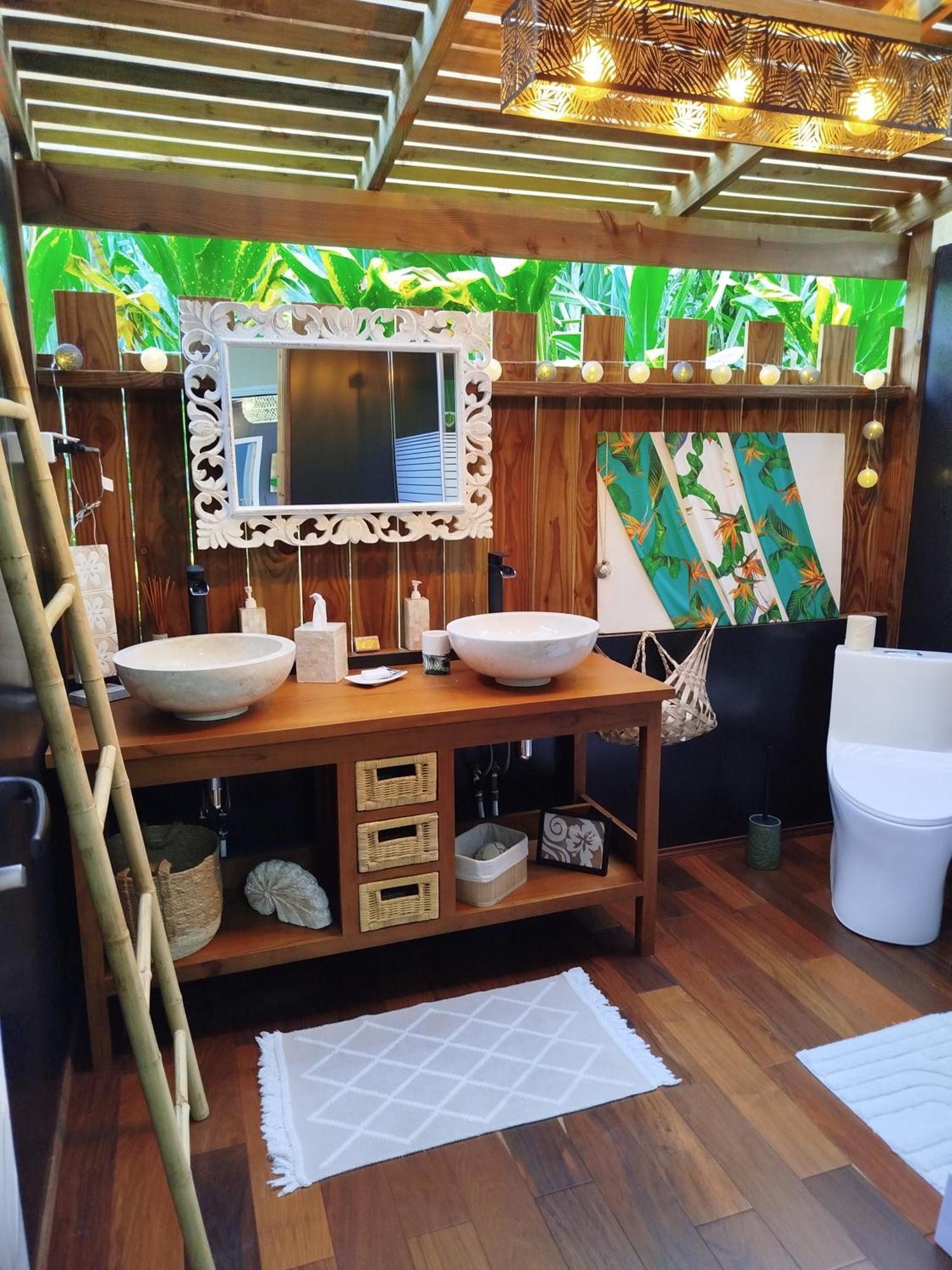 Natura Om Teahupoo Surf Lodge Toanoano Eksteriør bilde
